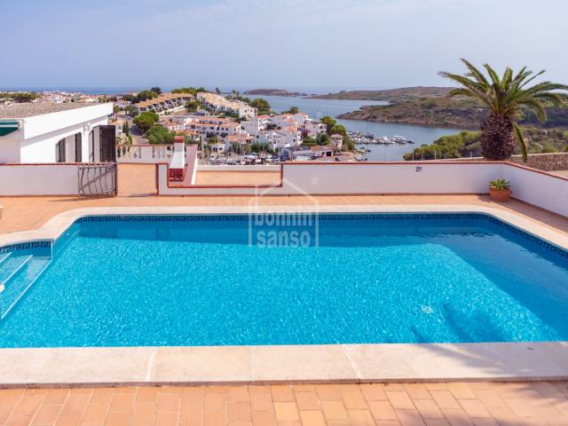 Encantadora villa con vistas panorámicas al mar en Addaia, Menorca.