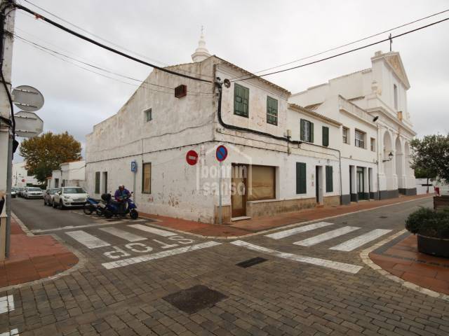 Townhouse with commercial entity in the center of San Luis. Needs complete refurbishment