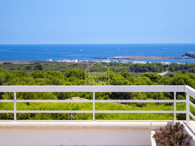 Tolles Apartment mit sensationellen Ausblicken in Coves Noves, Menorca.