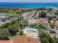 Villa excepcional orientada al sur con vistas al mar en Punta Prima, Menorca