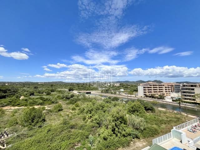 Studio apartment on the 4th floor with swimming pool, frontline building, only 20 metres from S'Illot Beach, Mallorca