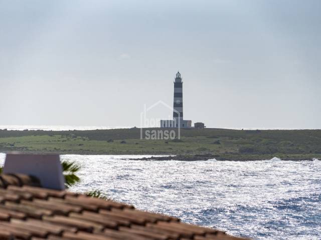 Encantador apartamento frente al mar con hermosas vistas en Punta Prima