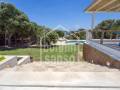 Villa excepcional orientada al sur con vistas al mar en Punta Prima, Menorca