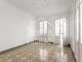 Commercial premises in a building in the centre of Mahón, Menorca