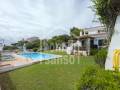 Chalet con piscina y vistas al mar en Cala Llonga, Menorca