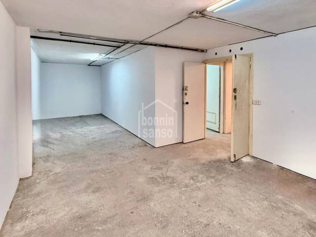 Interessant espai d’emmagatzematge situat en una zona residencial de Maó, Menorca.