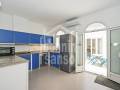 Casa en venta con patio, terraza y múltiples posibilidades, Mahón, Menorca