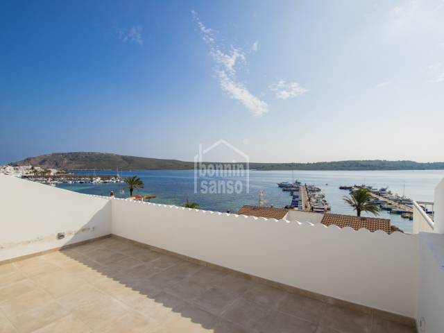 En Fornells, Menorca, magnífica casa adosada tipo dúplex con vistas al mar