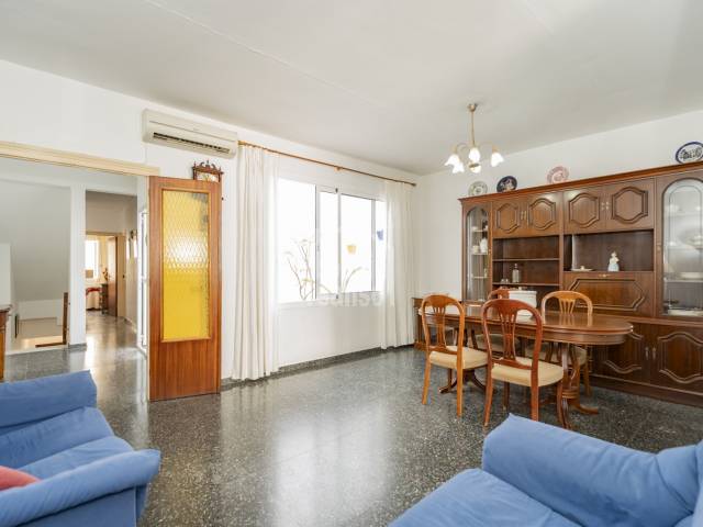 Charmantes Stadthaus mit Garage, Patio und drei Terrassen – viel Licht in Ciutadella, Menorca, Balearen