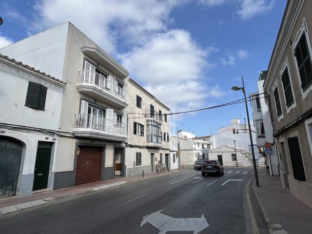 Espacioso primer piso con patio privado en Alayor, Menorca