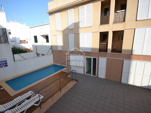 Primer piso con ascensor y piscina en Ciutadella, Menorca