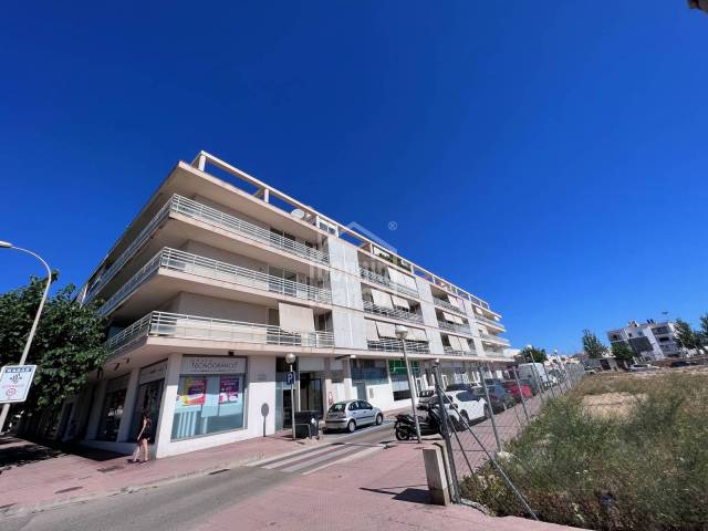 Spacious and bright four bedroom flat in Mahon, Menorca