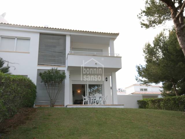 Fachada - Apartamento planta baja con jardín privado en Coves Noves, Menorca