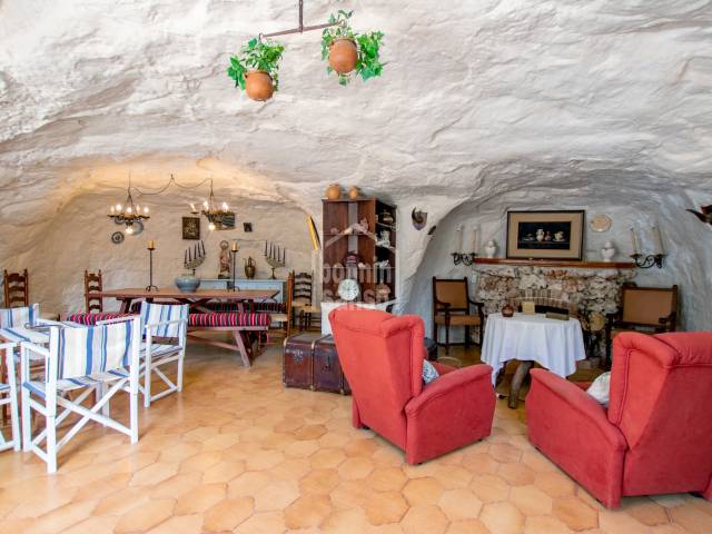 Preciosa casa-cueva natural en Santandria, Ciutadella, Menorca