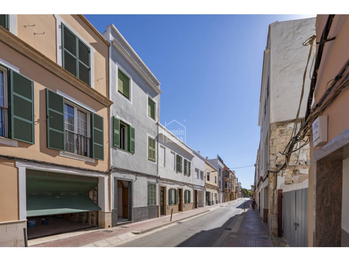Amplia vivienda distribuida en dos niveles, Ciutadella, Menorca