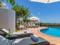 Estupenda propiedad en primera linea con vistas espectaculares en Cala Blanca, Ciutadella, Menorca