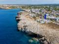 Chalet con piscina in comune in seconda linea sul mare a Cala Blanca, Ciutadella, Minorca