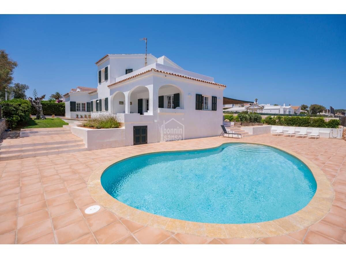 Chalet con impresionantes vistas en primera linea de mar en Salgar, Menorca